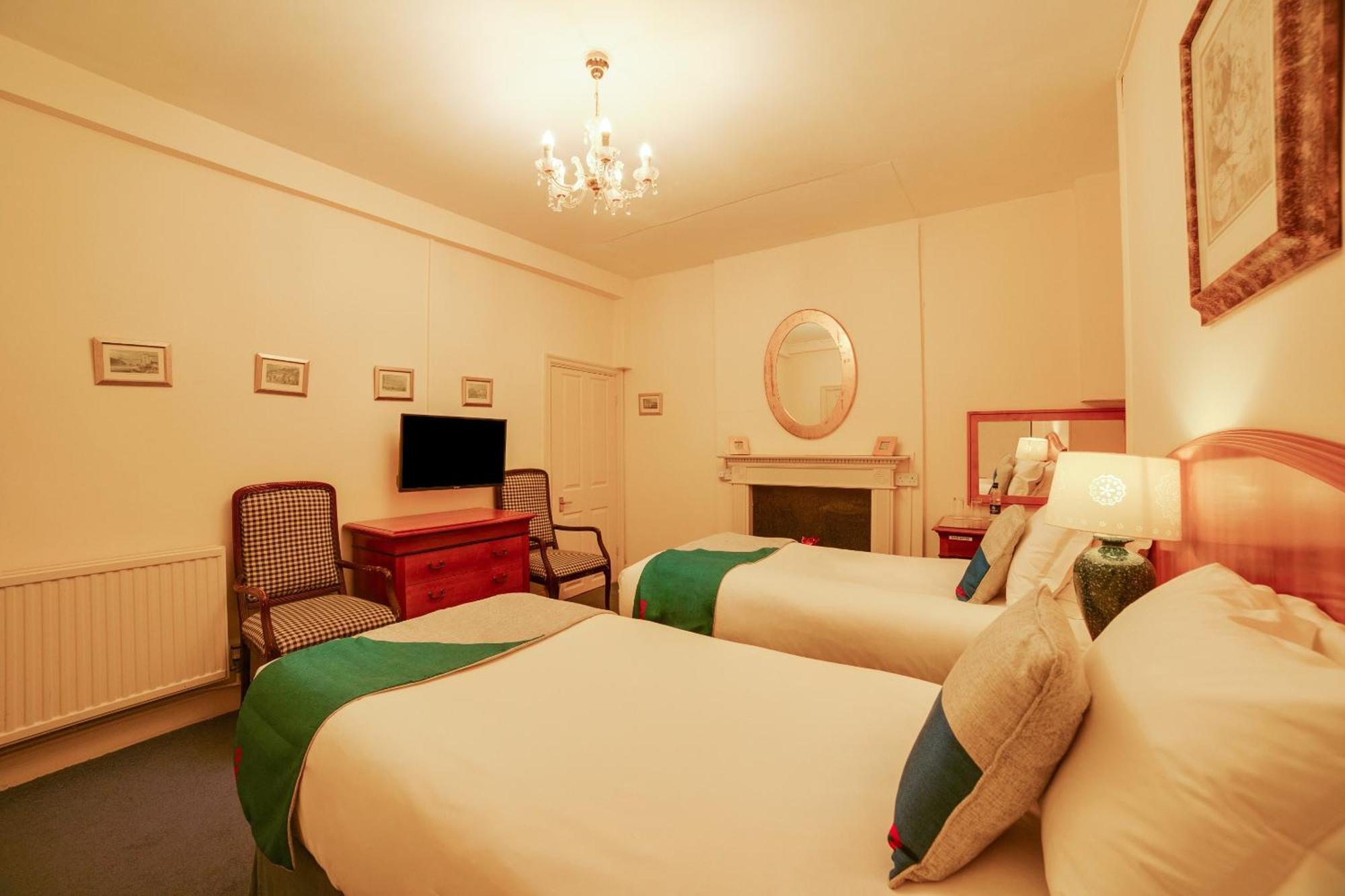 Oyo Bailbrook Lodge, Бат Екстер'єр фото